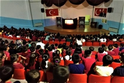 Oyunlarla, çocuklara sosyal hayatı düzenleyen değerler anlatılıyor 
