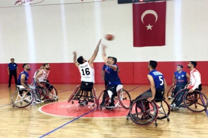 Özbay, Gazişehir’i farklı galibiyetten dolayı tebrik etti