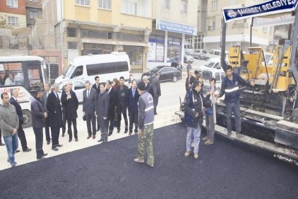 Özdemirbey Caddesi asfaltlanıyor