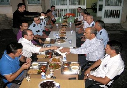 Özdemir’den hükümlülere iftar