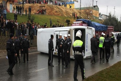 Özel Halk Otobüsü devrildi..