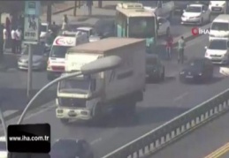 Özel halk otobüsü orta refüje çıktı: 5 yaralı