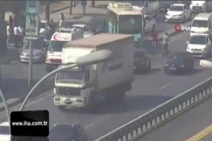Özel halk otobüsü orta refüje çıktı: 5 yaralı