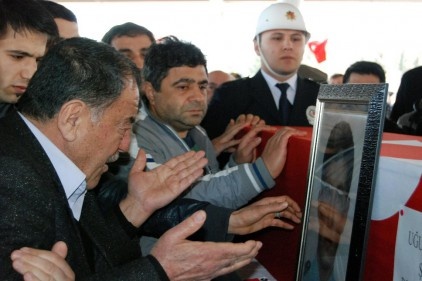 Özel harekat polisi toprağa verildi