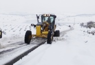 Özel İdarenin kepçe ve greyderleri Kilis-Gaziantep arasında yolları açıyor