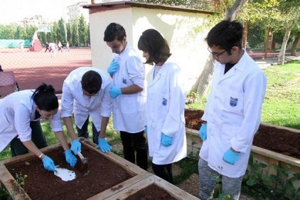 Özel Sanko Fen ve Teknoloji Lisesi öğrencileri genetik dersinde adli tıp incelemesi yaptı