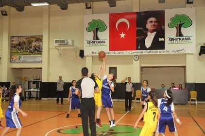 Özel Sanko Okulları Küçük Kız Takımı Türkiye şampiyonasına katıldı