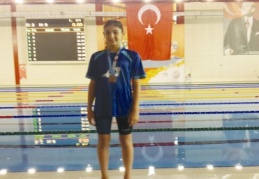 ÖZEL SANKO OKULLARI ÖĞRENCİSİNİN YÜZME BAŞARISI