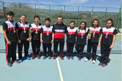 Özel SANKO okulları Yıldız Erkekler Kort Tenisi takımı il birincisi