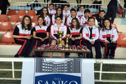 Özel Sanko Okulları Yıldız Kızlar takımı il birincisi