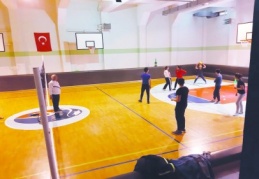 Özel Seçkin Koleji öğrencileriyle voleybol müsabakası düzenlendi