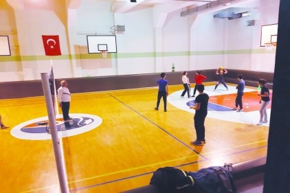 Özel Seçkin Koleji öğrencileriyle voleybol müsabakası düzenlendi