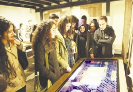 Özellikle öğrenciler yoğun ilgi gösteriyor