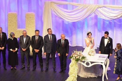 Özkeçeci&#8217;nin oğlu evlendi nikahı Fatma Şahin kıydı