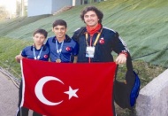 Öznur Avrupa’yı sallıyor