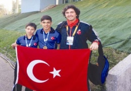 Öznur Avrupa’yı sallıyor