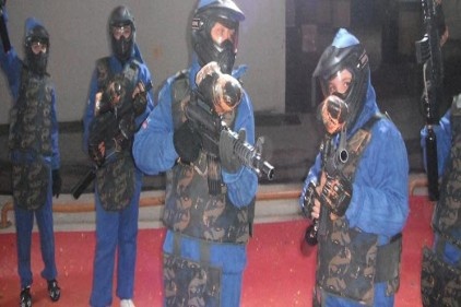 Paintball yaparak eğlendiler 