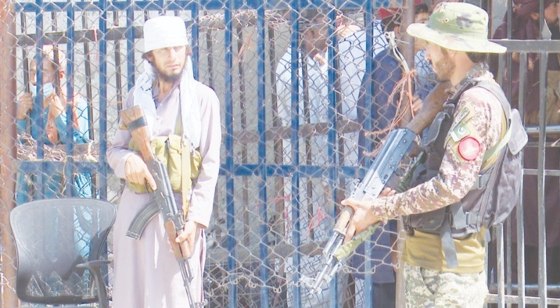 Pakistan, Afganistan'dan geçişleri yavaşlattı