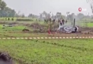 Pakistan'da savaş jeti düştü: 2 ölü