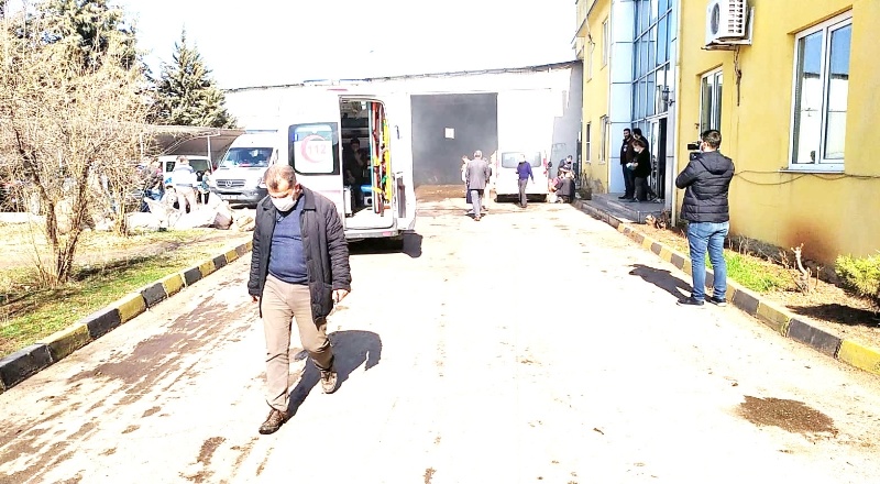 Pamuk deposunda korkutan yangın: 12 işçi dumandan etkilendi