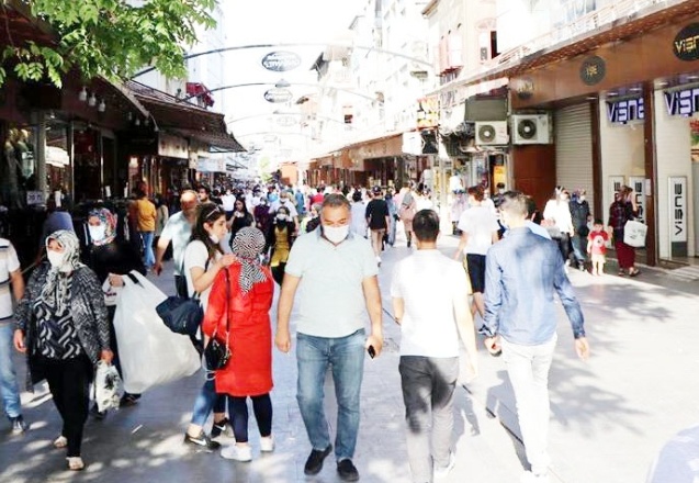 Pandemi kuralına uymayan 923 kişiye ceza