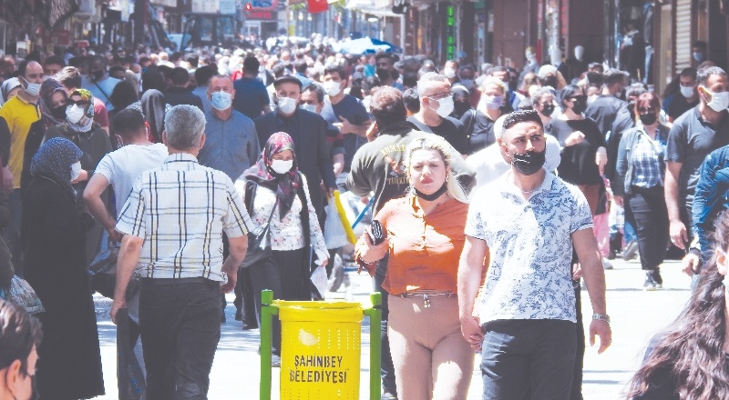 Pandemi kuralları yine hiçe sayıldı