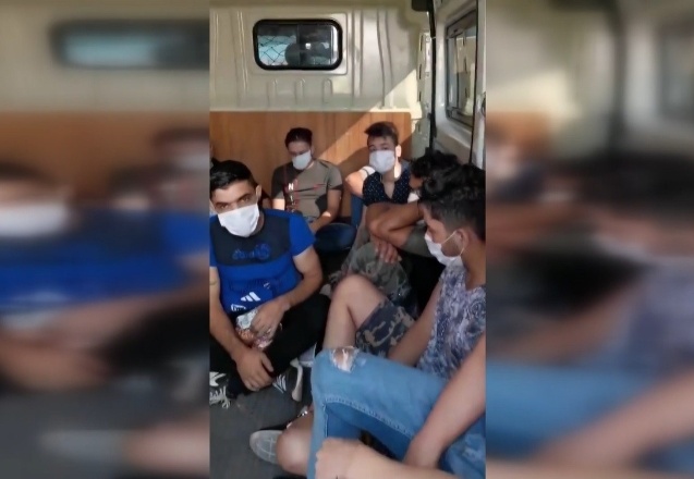 Panelvan araçtan 18 kişi çıktı