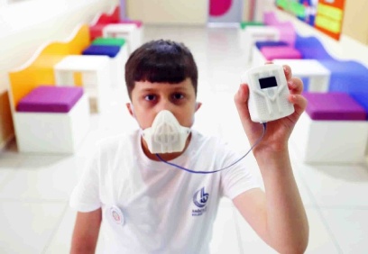 Panik atak olanlara özel maske üretti