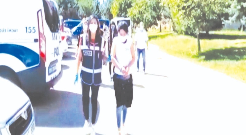 Para kasasını çalan hırsızlar önce kameralara, sonra polise yakalandı