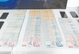 Paralar, şemsiye ve derin dondurucudan çıktı