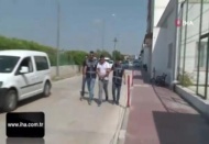 Parasını isteyen şahsı vurmak isterken arkadaşını öldürdü
