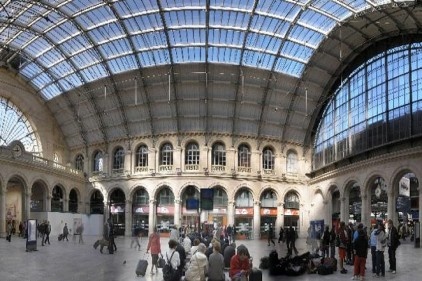 Paris&#8217;te tren istasyonu bomba şüphesiyle kapatıldı