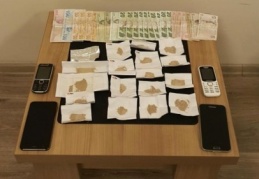 Park çevresinde torbacılık yapan 3 şahıs yakalandı 