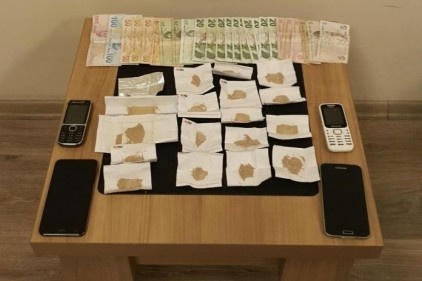 Park çevresinde torbacılık yapan 3 şahıs yakalandı 