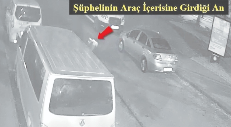 Park halindeki araçtan hırsızlık anları güvenlik kamerasında