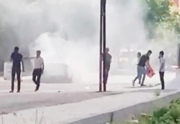 Park halindeki otomobil alev aldı