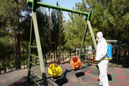 Parklarda, sosyal tesislerde ve camilerde temizlik yapılıyor