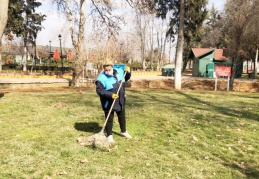 Parkların temizliği kadınlara emanet