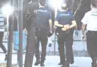 Parkta gömülü et parçası polisi harekete geçirdi