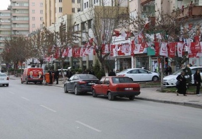 Parti ve koordinasyon merkezleri dışında bir yere bayrak asılmıyor
