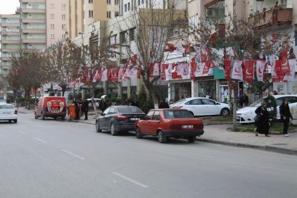 Parti ve koordinasyon merkezleri dışında bir yere bayrak asılmıyor