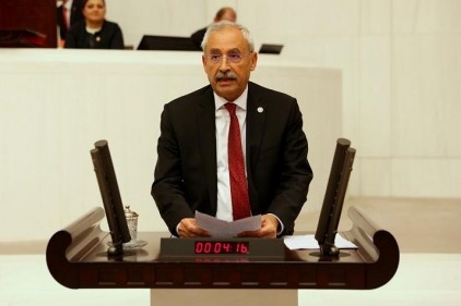 &#8220;Pasajlardaki esnaf kan ağlıyor&#8221;