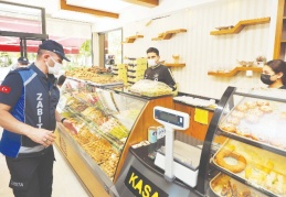 Pastane, tatlıcı ve kuruyemişçiler denetlendi