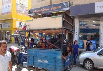 Pat patın römorkuna kat çıkarak karavana çevirdi