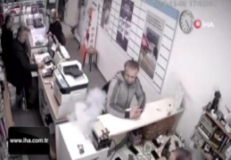 Patlayan telefon bataryası paniğe neden oldu
