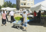 Pazar çadırı devrildi, bir kişi yaralandı