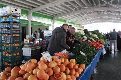 Pazarcılar, virüsü fırsata çevirmek isteyenlere inat fiyatları arttırmıyor