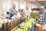 Pazarda organik ürünler satılıyor