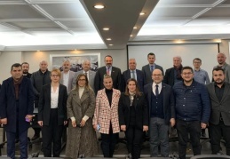 Pek çok üniversite mezunu vasıfsız işçi olarak çalışıyor