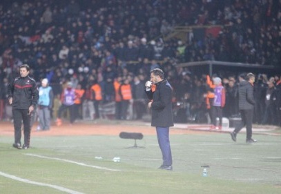 Pereira, maça çay içerek ısındı. 